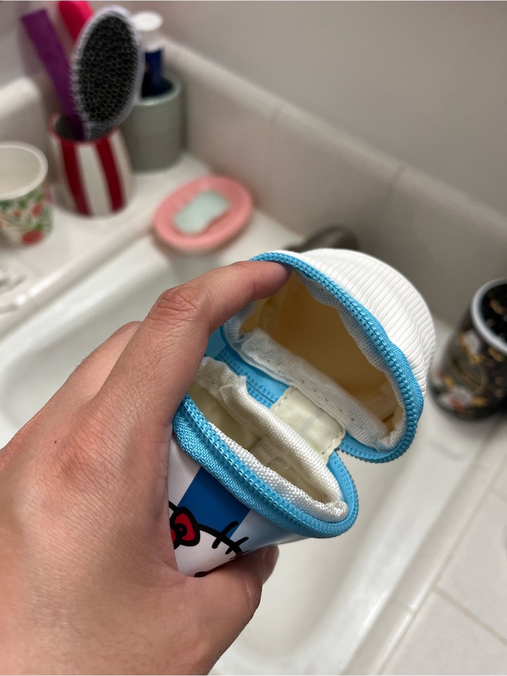 Hello Kitty  Toothpaste Pencil Case - Picture 5 of 5